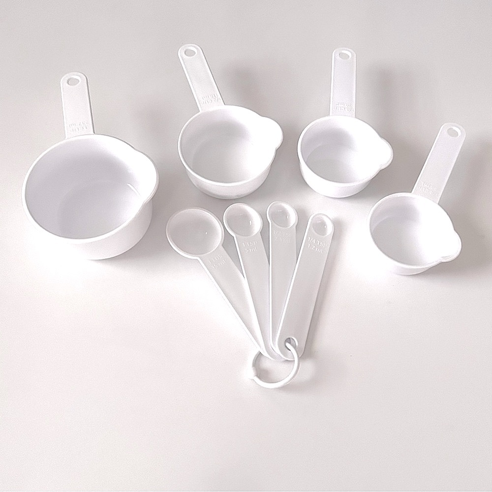 NWOT Set of 8 Pieces White Measuring Cups and Spoons